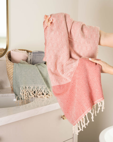Sand-Free Turkish Beach Towel | Dilay (Red)